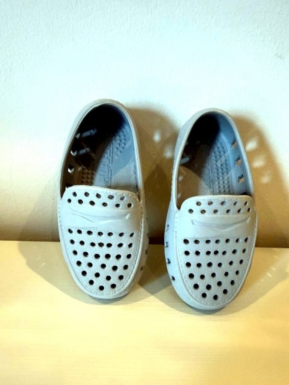 Floafers Toddler Light Gray Shoes US 4 Like New